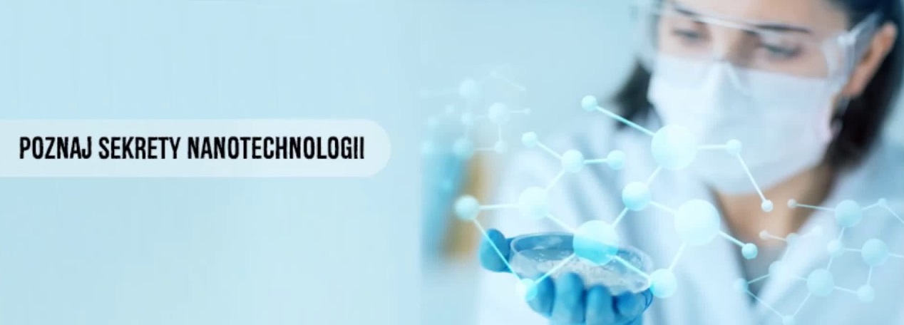 Laborantka w masce i okularach ochronnych trzyma szalkę Petriego, obok grafika modelu cząsteczki i napis „Poznaj sekrety nanotechnologii”